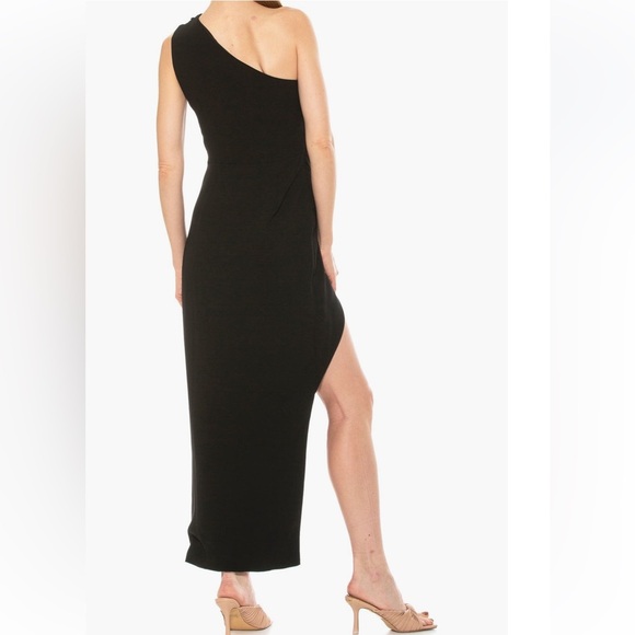 Alexia Admor
Alessi One-Shoulder Maxi Dress - Picture 2 of 5